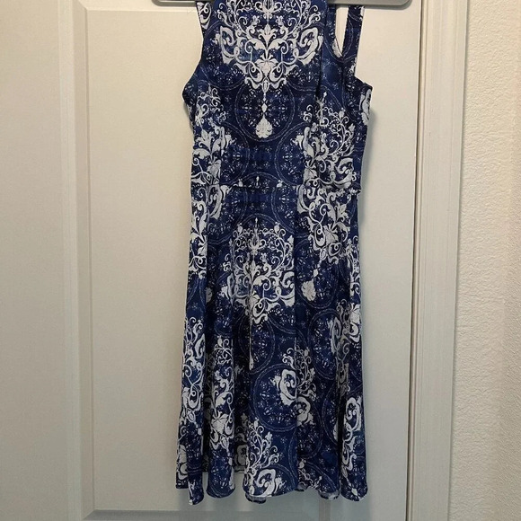 B Darlin Junior Fit and Flare Dress - Size 3/4 - Picture 5 of 9